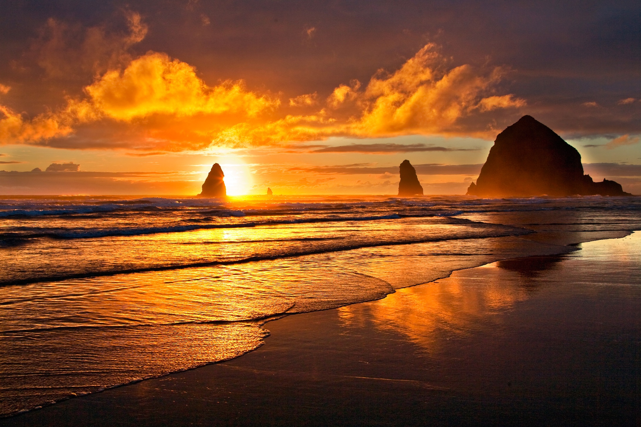Hohe Felsen  Fototapete - Geklebte