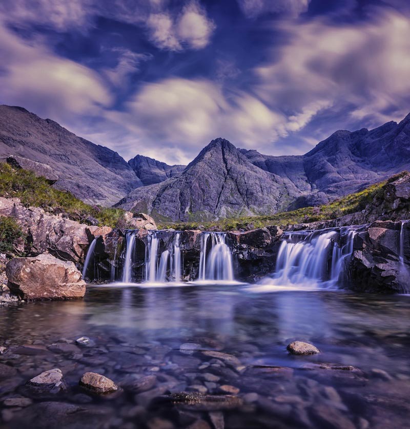Wasserfall in den Bergen Tapete | 3DFototapete